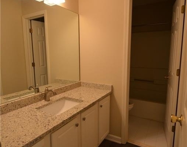 2076 Fairport Way - Photo Thumbnail 15