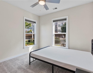 2076 Holtz Lane - Photo Thumbnail 11