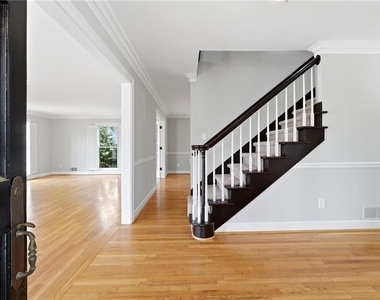 220 Clipper Bay Drive - Photo Thumbnail 2