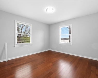 220 Clipper Bay Drive - Photo Thumbnail 17