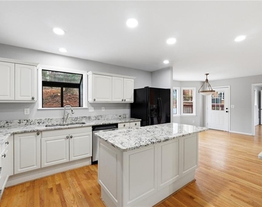220 Clipper Bay Drive - Photo Thumbnail 7
