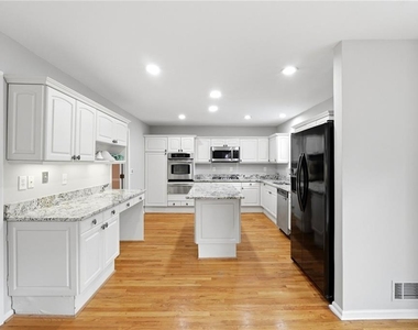 220 Clipper Bay Drive - Photo Thumbnail 8