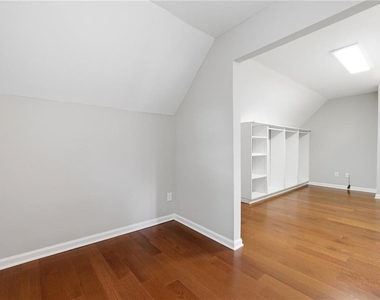220 Clipper Bay Drive - Photo Thumbnail 14