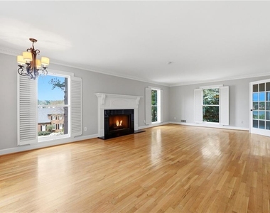 220 Clipper Bay Drive - Photo Thumbnail 3