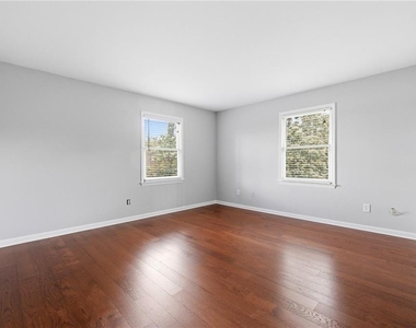 220 Clipper Bay Drive - Photo Thumbnail 18