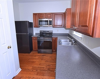 3833 Pleasant Oaks Drive - Photo Thumbnail 2