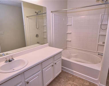 3833 Pleasant Oaks Drive - Photo Thumbnail 5