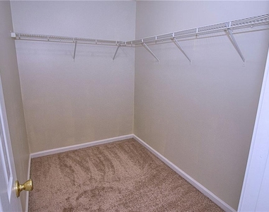 3833 Pleasant Oaks Drive - Photo Thumbnail 6