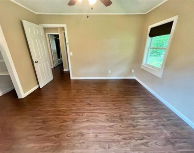 4415 Oak Street - Photo Thumbnail 12