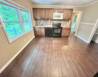 4415 Oak Street - Photo Thumbnail 4
