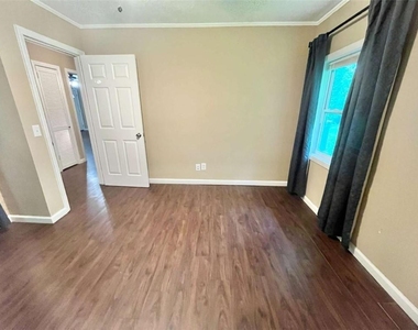 4415 Oak Street - Photo Thumbnail 8