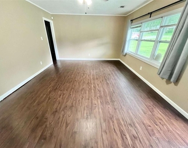 4415 Oak Street - Photo Thumbnail 3