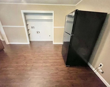 4415 Oak Street - Photo Thumbnail 5