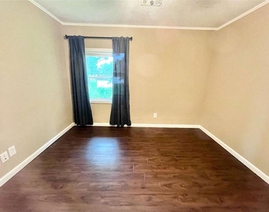 4415 Oak Street - Photo Thumbnail 9
