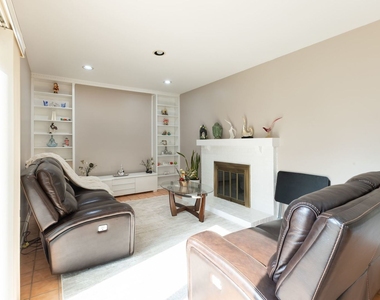 520 Highland Grove Drive - Photo Thumbnail 3