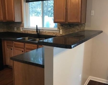 303 Hiawassee Drive - Photo Thumbnail 11