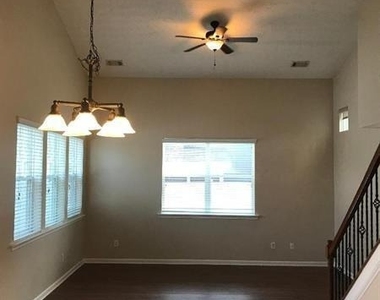 303 Hiawassee Drive - Photo Thumbnail 8