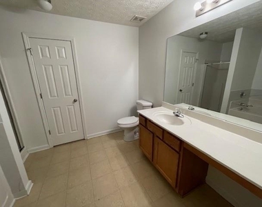 1530 Viero Drive - Photo Thumbnail 14