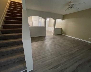 1530 Viero Drive - Photo Thumbnail 1