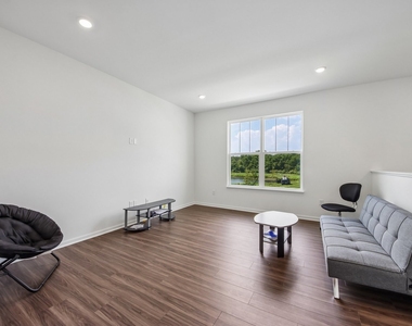 1109 Atterberg Road - Photo Thumbnail 5