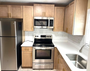 872 Baltimore Place Sw - Photo Thumbnail 1