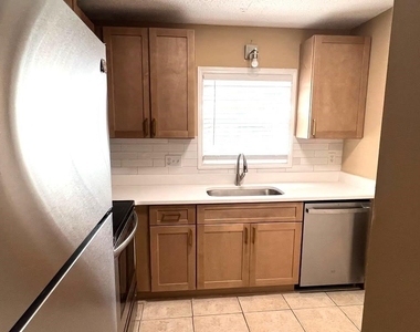 872 Baltimore Place Sw - Photo Thumbnail 3
