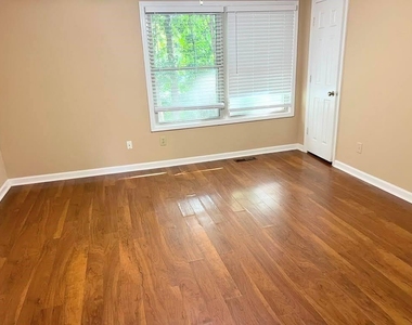 872 Baltimore Place Sw - Photo Thumbnail 10