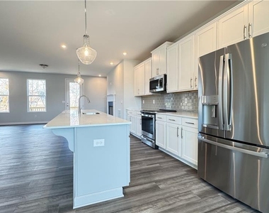 1443 Creekside Circle Nw - Photo Thumbnail 5