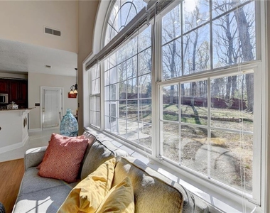 1558 Macy Lane - Photo Thumbnail 9