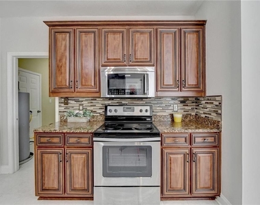 1558 Macy Lane - Photo Thumbnail 16
