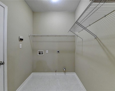 1558 Macy Lane - Photo Thumbnail 17