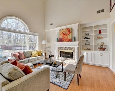1558 Macy Lane - Photo Thumbnail 7