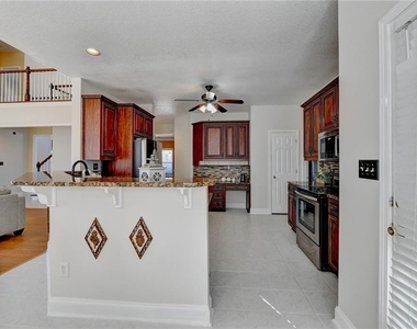 1558 Macy Lane - Photo Thumbnail 12