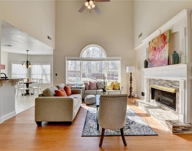 1558 Macy Lane - Photo Thumbnail 6