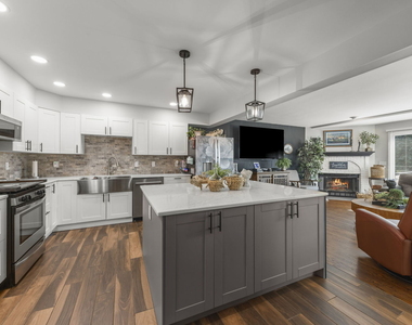 1264 Bellevue Drive - Photo Thumbnail 11
