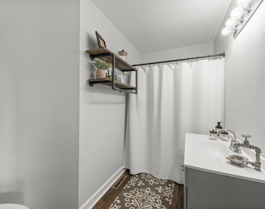 1264 Bellevue Drive - Photo Thumbnail 17