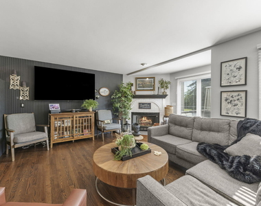 1264 Bellevue Drive - Photo Thumbnail 6