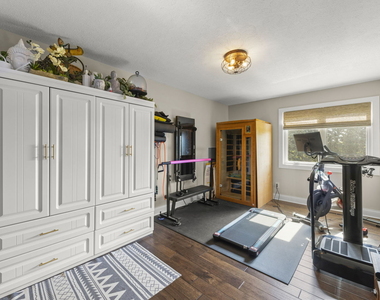 1264 Bellevue Drive - Photo Thumbnail 19