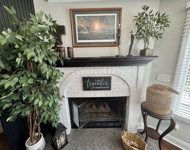 1264 Bellevue Drive - Photo Thumbnail 8