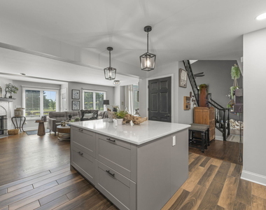 1264 Bellevue Drive - Photo Thumbnail 13