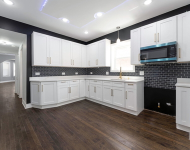 1414 S 58th Avenue - Photo Thumbnail 3