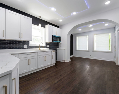 1414 S 58th Avenue - Photo Thumbnail 6