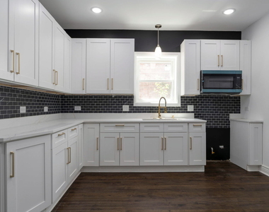 1414 S 58th Avenue - Photo Thumbnail 4