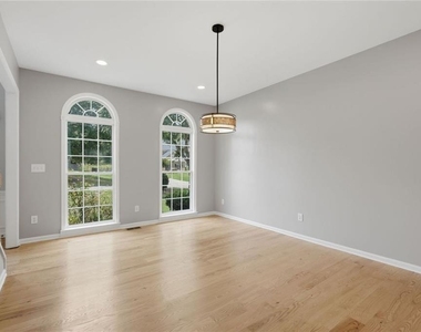 770 Glastonbury Court - Photo Thumbnail 9