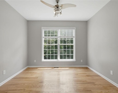 770 Glastonbury Court - Photo Thumbnail 12