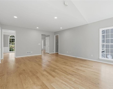 770 Glastonbury Court - Photo Thumbnail 16