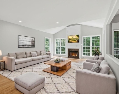770 Glastonbury Court - Photo Thumbnail 13