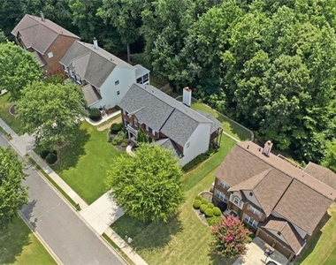 770 Glastonbury Court - Photo Thumbnail 3