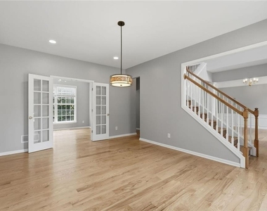 770 Glastonbury Court - Photo Thumbnail 11