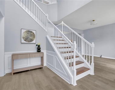 552 Glen Level Circle - Photo Thumbnail 3